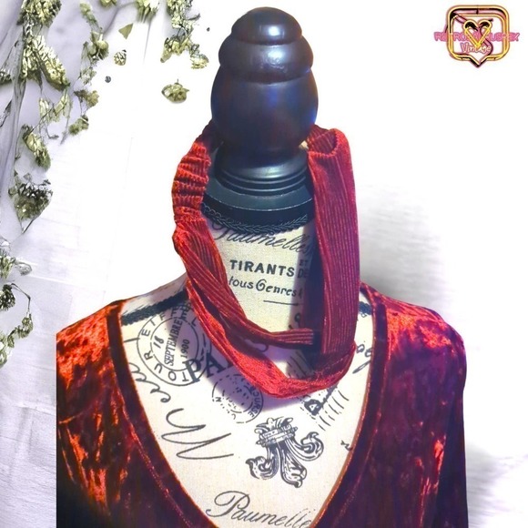 SPRING + Mercer Velvet Legging Tee Crushed Burgundy Red Velvet Blouse, XL - Picture 2 of 11